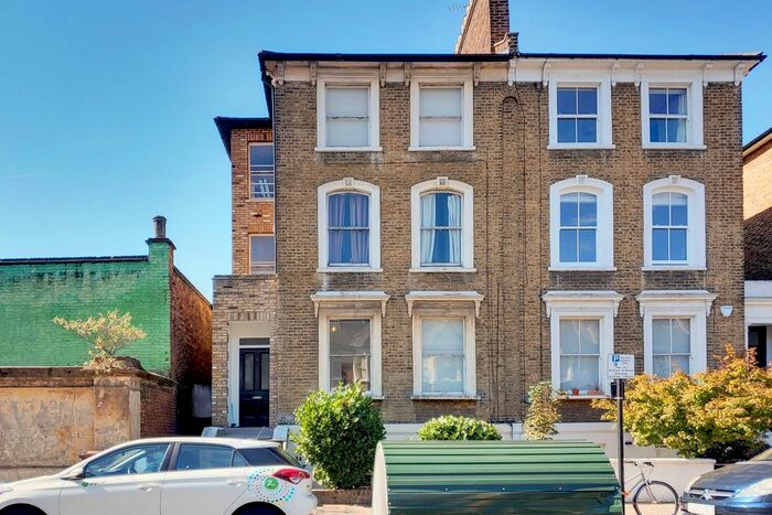 2 Bedroom Flat To Rent In Bouverie Road, London, N16