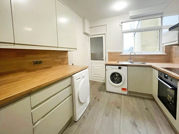 3 Bedroom Terraced House To Rent In Chatham Hill, Chatham, Kent, ME5