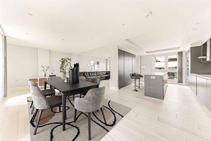 3 Bedroom Flat To Rent In Bird Street, London, W1U