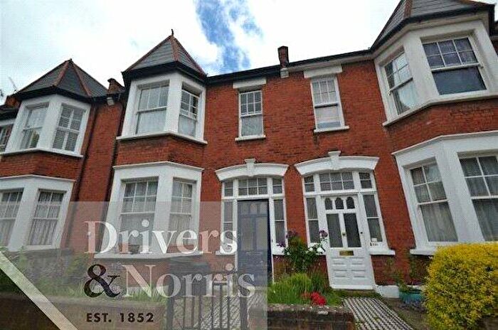 2 Bedroom Apartment To Rent In Widdenham Road, Holloway, London, N7