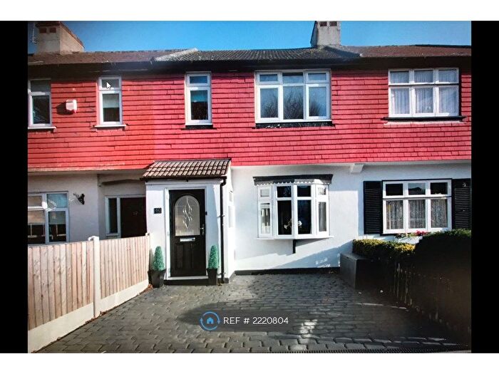 3 Bedroom Terraced House To Rent In Avenue Road, Romford, RM3