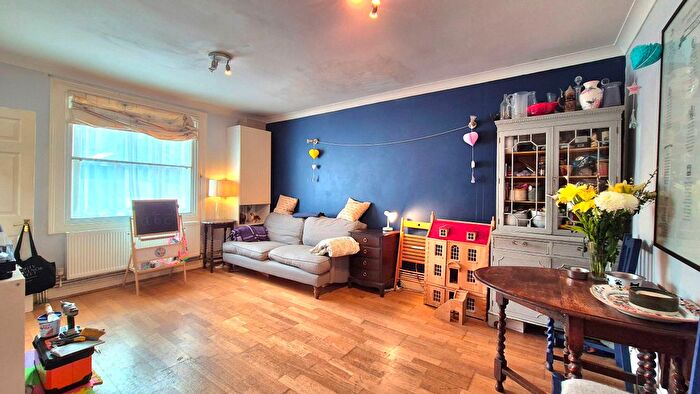 2 Bedroom Flat For Sale In Villiers Road, Isleworth, TW7