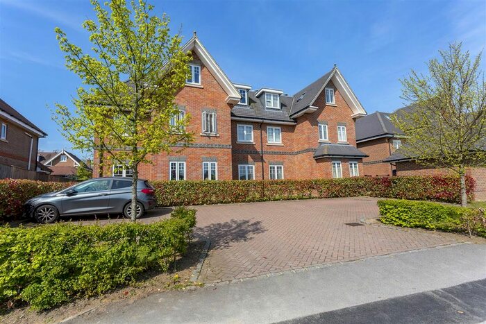 2 Bedroom Flat To Rent In Magnolia Drive, Banstead, SM7