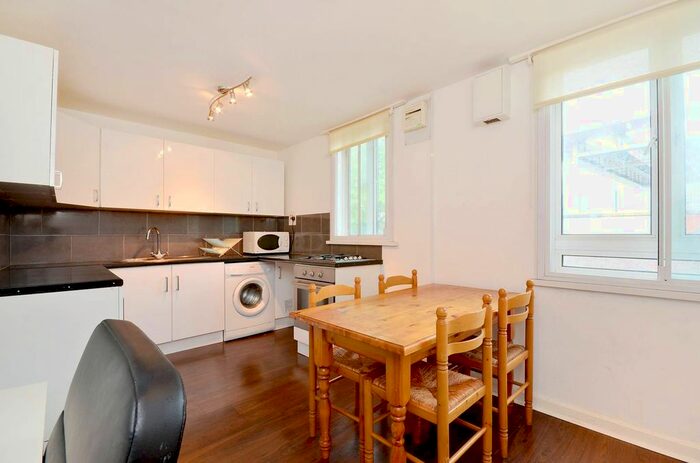 3 Bedroom Flat To Rent In Coopers Lane, King's Cross, London, NW1