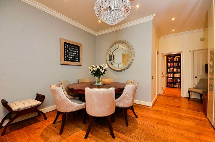 2 Bedroom Flat To Rent In Courtfield Gardens, South Kensington, London, SW5