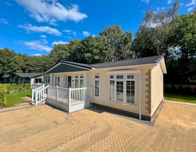 2 Bedroom Mobile/park Home For Sale In Warren Park, Thursley, Surrey., GU8