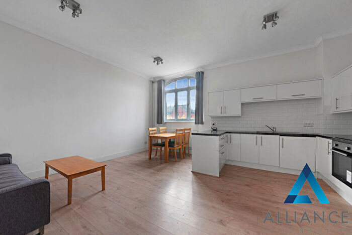 1 Bedroom Apartment To Rent In St. Georges Square, London, E14