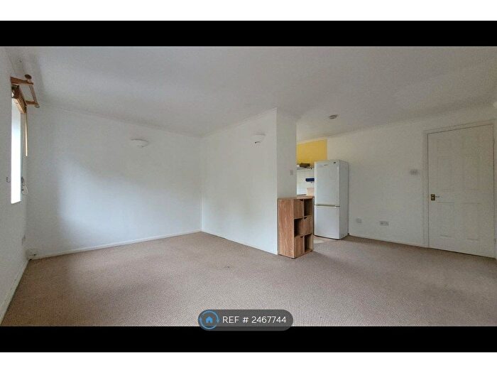 1 Bedroom Flat To Rent In Clover Field, Lychpit, Basingstoke, RG24