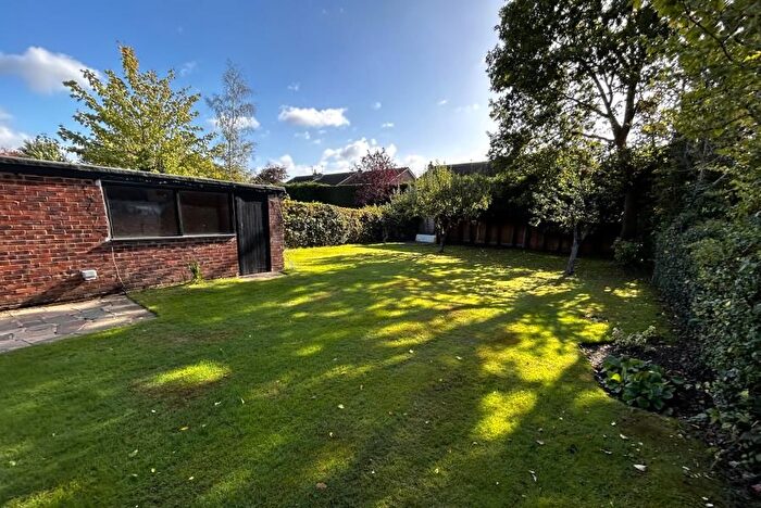 4 Bedroom Detached Bungalow To Rent In Addlestone, Surrey, KT15