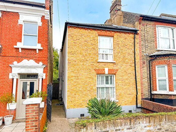 3 Bedroom End Terrace House For Sale In Whitworth Road, Woolwich, London, SE18