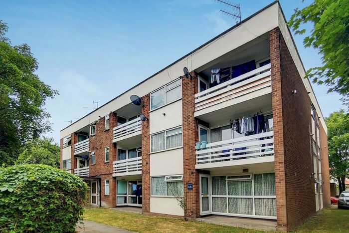 Studio For Sale In The Gables, Heston Road, Heston, TW5