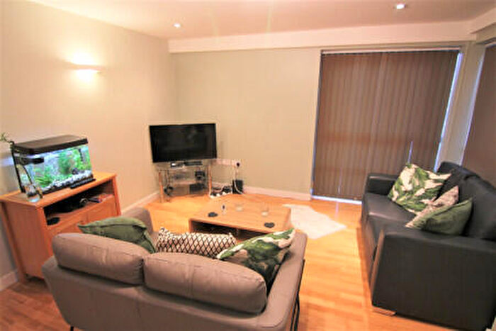 1 Bedroom Flat To Rent In Cardigan Road, Leeds, LS6