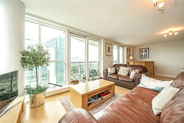 2 Bedroom Flat To Rent In Bridge House, London, SW8