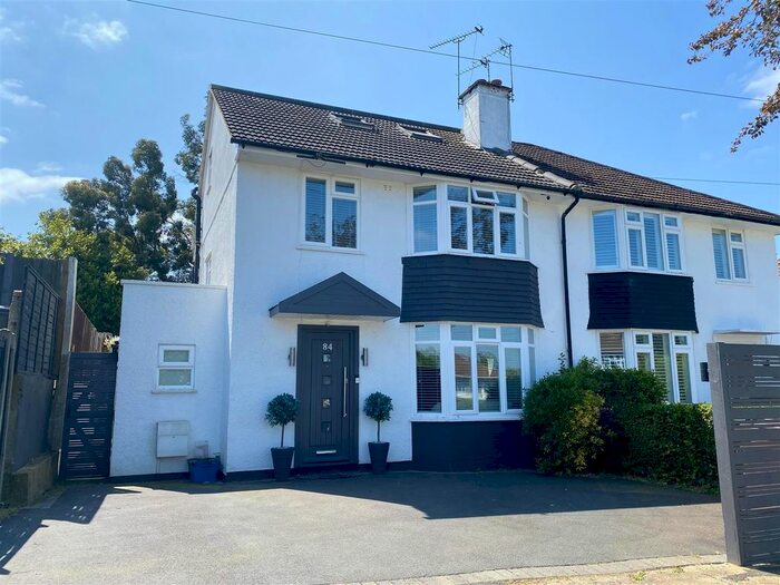 4 Bedroom Property For Sale In Sullivan Way, Elstree, Borehamwood, WD6