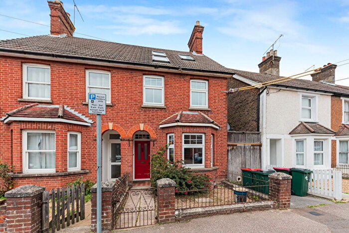 4 Bedroom Semi-Detached House For Sale In Victoria Road, Crawley, RH11