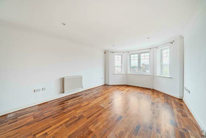 2 Bedroom Flat To Rent In Casel Court, Stanmore, HA7
