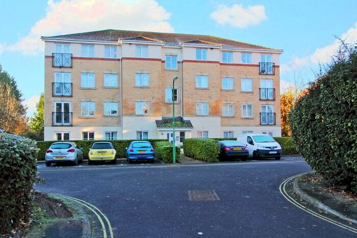 2 Bedroom Flat To Rent In Suffolk Road, Andover SP10