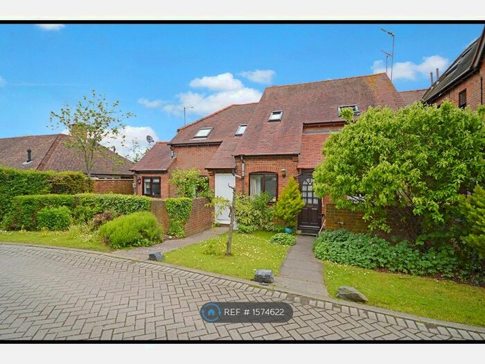 2 Bedroom Maisonette To Rent In Chiltern Court, Wendover, HP22