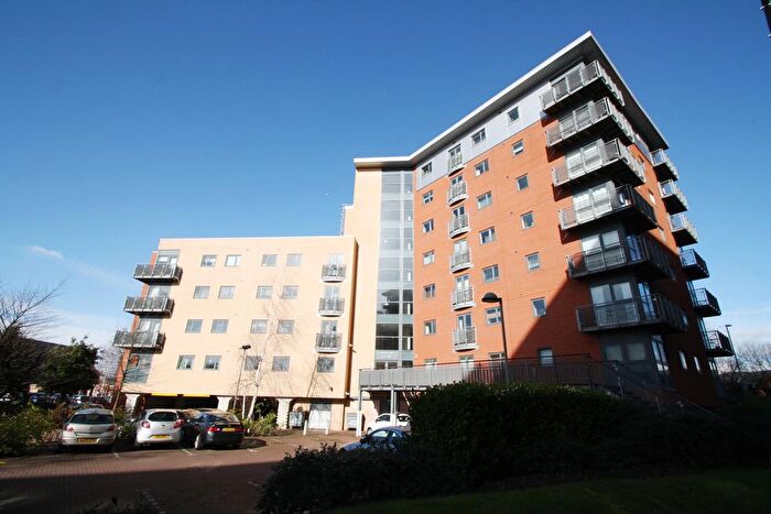 2 Bedroom Flat To Rent In City Walk, Leeds, West Yorkshire, LS11