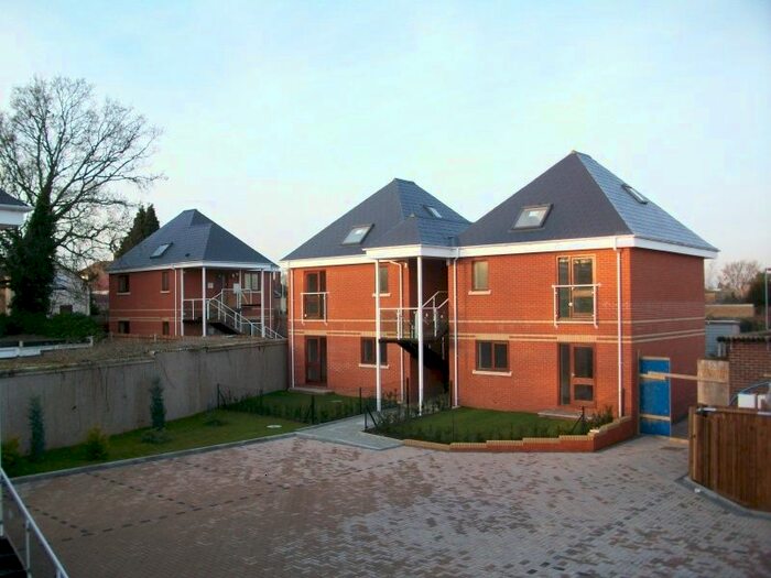 2 Bedroom Flat To Rent In Pentland Avenue, Broomfield, Chelmsford CM1