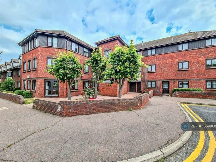1 Bedroom Flat To Rent In Martins Court, Southend-On-Sea, SS2