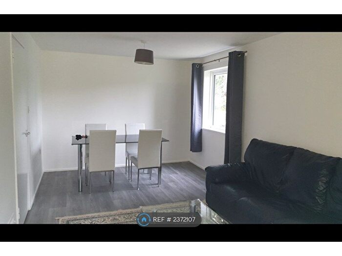 2 Bedroom Flat To Rent In Bullace Croft, Birmingham, B15