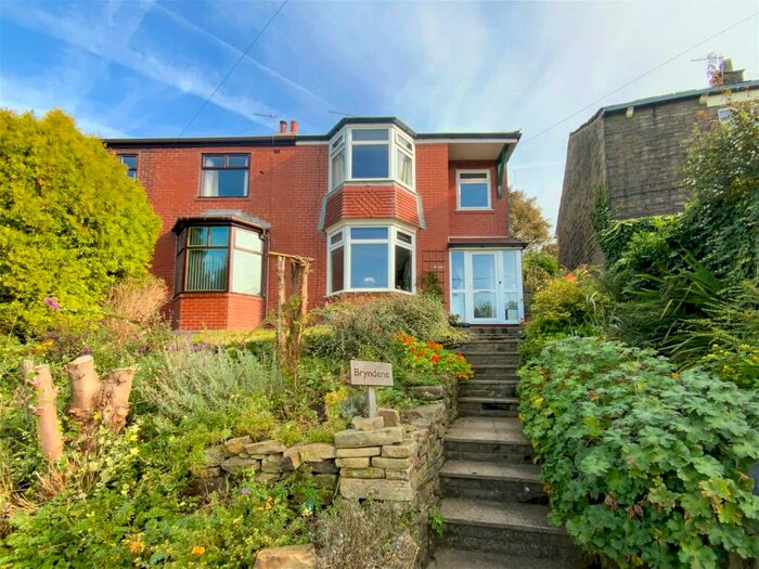 3 Bedroom Semi-Detached House For Sale In Hague Street, Glossop, SK13