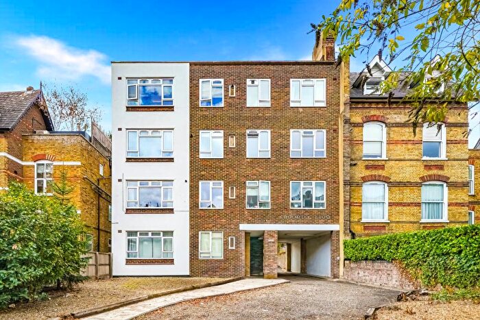 3 Bedroom Flat To Rent In Cholmeley Close, Archway Road, Highgate, N6