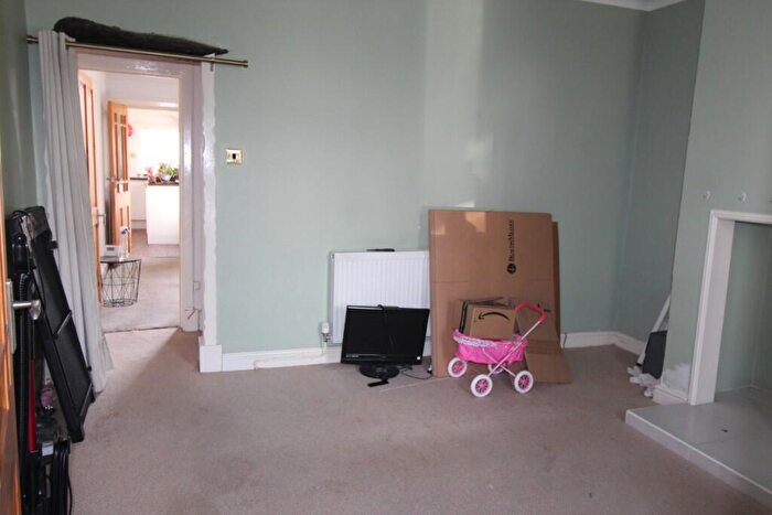 2 Bedroom Terraced House To Rent In Pikes Lane, Glossop, Derbyshire, SK13