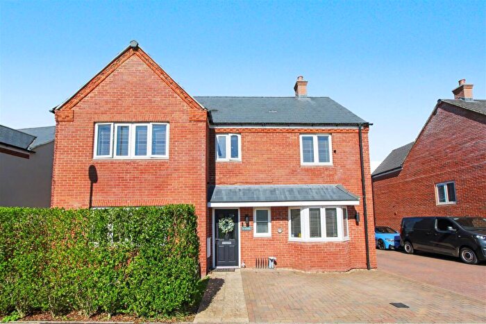 5 Bedroom Detached House For Sale In Buttercup Close, Raunds, Wellingborough, NN9