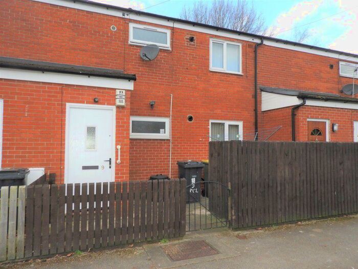 2 Bedroom Flat To Rent In Preesall Close, Larches, PR2