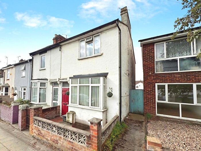 2 Bedroom End Of Terrace House For Sale In Park Street, Aylesbury, Buckinghamshire, HP20