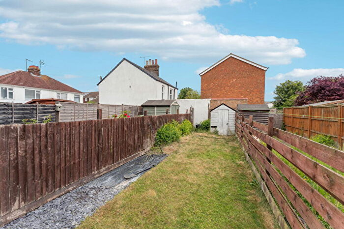 2 Bedroom Terraced House For Sale In Cross Street North, Dunstable, LU6