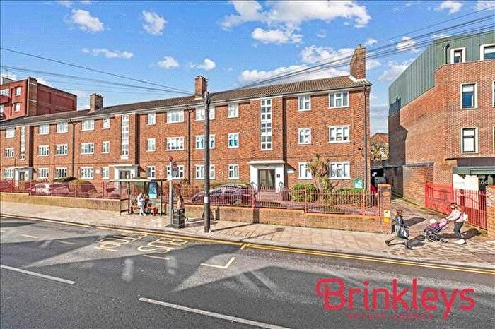 2 Bedroom Flat For Sale In Wimbledon Park Court, London, SW19