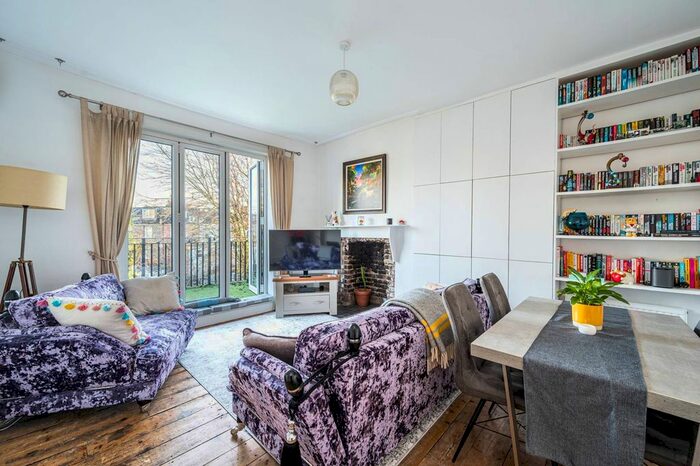 2 Bedroom Flat To Rent In Hillmarton Road, Islington, London, N7