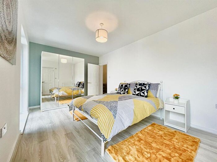 2 Bedroom Flat To Rent In Higham Hill Road, London, E17