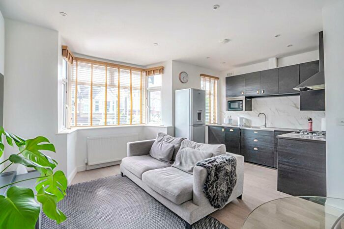 3 Bedroom Flat To Rent In Audley Road, Hendon, NW4