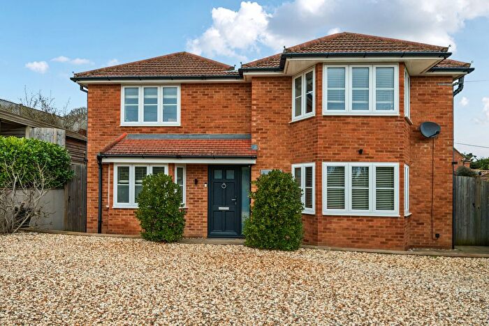 4 Bedroom Detached House For Sale In Spring Lane West, Farnham, GU9