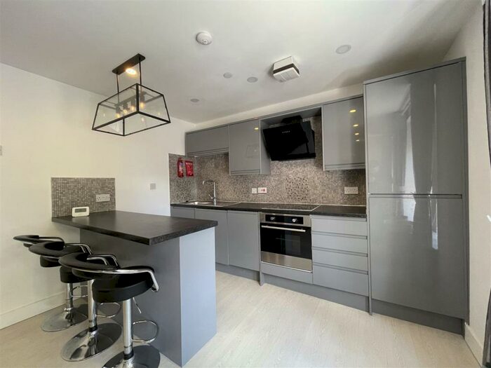 3 Bedroom Flat To Rent In Richmond Parc, Richmond Road, Cardiff, CF24