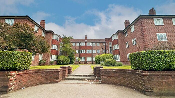 2 Bedroom Flat To Rent In Croydon Road, Wallington, Surrey, SM6