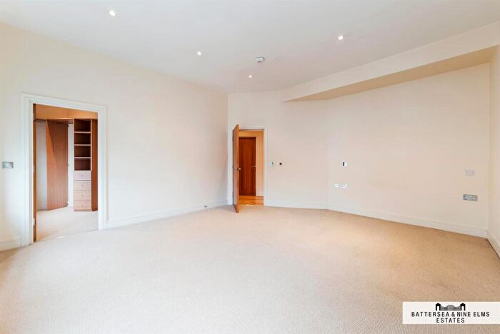 2 Bedroom Apartment For Sale In Bridge Theatre Apartments, Battersea Bridge Road, SW11