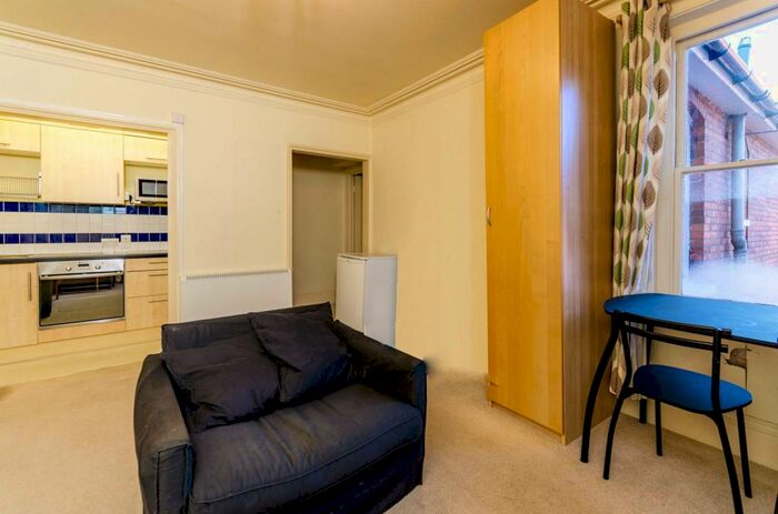 2 Bedroom Flat To Rent In York Road, Guildford, GU1