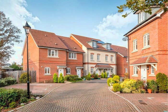 2 Bedroom End Of Terrace House To Rent In Blenheim Place, Camberley GU15