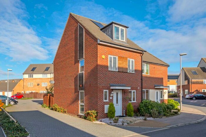 3 Bedroom Semi-Detached House To Rent In Blythebridge, Broughton, MK10