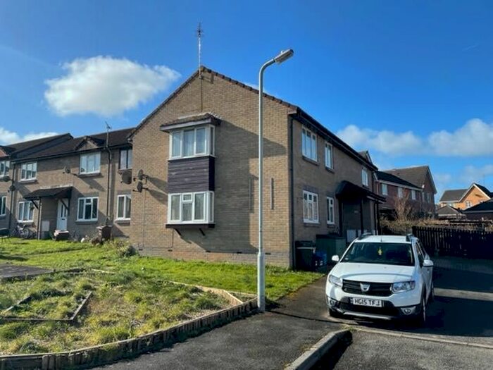 2 Bedroom Flat To Rent In The Whithys, Street, BA16