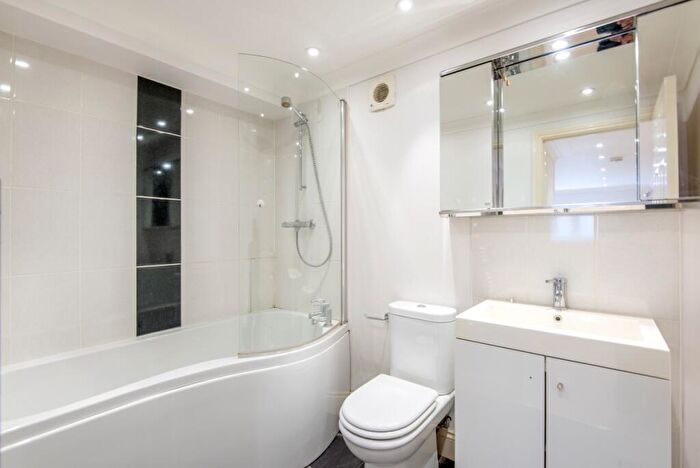 2 Bedroom Apartment To Rent In Horsefair, Banbury, OX16