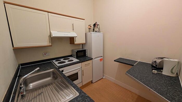 2 Bedroom Flat To Rent In Montgomery Street, Edinburgh, EH7