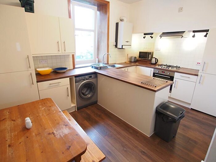 3 Bedroom Flat To Rent In Summerfield Terrace, Left, AB24