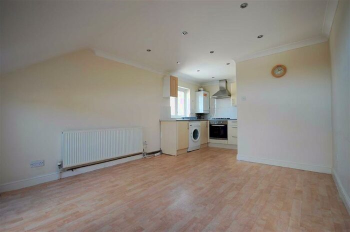 2 Bedroom Flat To Rent In Ickenham Road, Ruislip, HA4