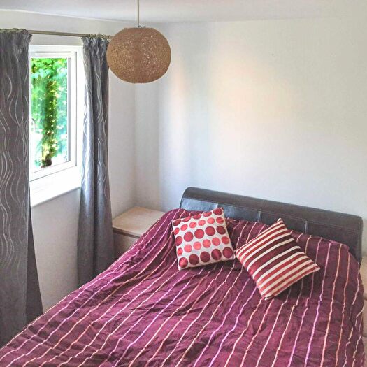 1 Bedroom Apartment To Rent In Ringwood Gardens, Canary Wharf, London, E14